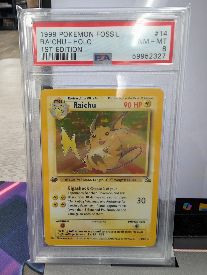 RAICHU-HOLO 1ST EDITION 1999 POKEMON FOSSIL PSA NM-MT 8